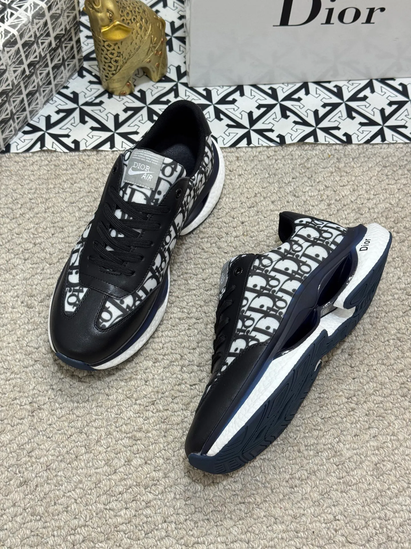 Men's shoes 💰440 [New model] 🐬🐬Original quality - Dior The latest model of sports shoes 🎁Casual and fashionable men's shoes 👟Best model 💥Simple and elegant version, exclusive for trendy men. Unique official website new and most brand elements 👑original decoration, imported cowhide stitching with classic fabrics, fashionable and generous accessories, ✅foamed TPU wear-resistant and taller outsole, light and comfortable. Size: 38-44 (45 customized